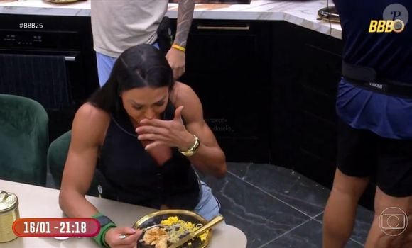 Em conversa com participantes, Gracyanne revelou que tem passado mal desde que começou a comer outros alimentos