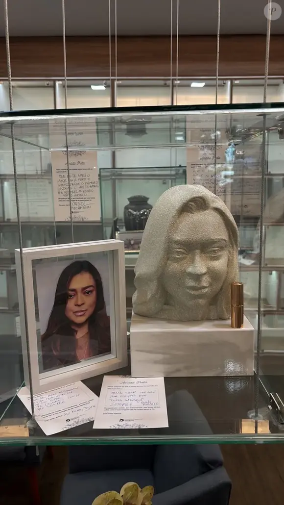 Morte de Preta Gil: parte das cinzas da artista foi colocada em um busto personalizado com o rosto dela no columbário, espaço destinado ao armazenamento de urnas funerárias