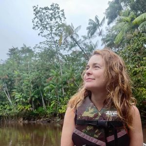 Cláudia Abreu atualmente está com 54 anos e cuida do corpo de maneira saudável