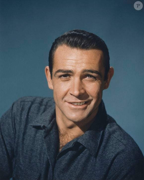 Antes de ser James Bond, Sean Connery entregava leite pelas ruas de Edimburgo. Décadas depois, já milionário, o ator decidiu transformar o salário de um filme de 007 em oportunidade para jovens escoceses