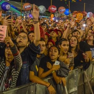 O São João de Caruaru começa oficialmente nesta quinta-feira (29). A festa, que disputa com Campina Grande o título de ‘Maior São João do Mundo’, recebe mais de 1400 artistas