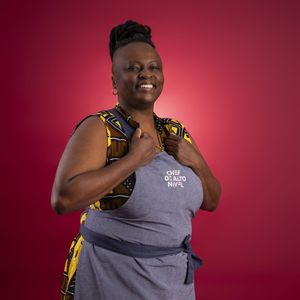 Kelma Zenaide – Kelma mora em Belo Horizonte. Com 53 anos, a chef de cozinha nasceu em Contagem, em Minas Gerais, e aprendeu a cozinhar com a família. Neta de quilombola, guarda na memória os momentos em que o avô preparava refeições no quintal de casa