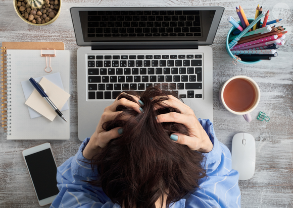 Estresse e má alimentação podem favorecer o surgimento dos cabelos brancos