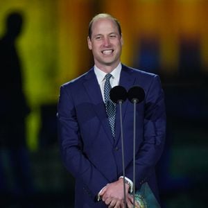 Príncipe William foi aclamado, em entrevista ao Radar Online, por um trabalhador da ONG onde foi visto limpando vasos sanitários