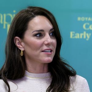 O cabelo de Kate Middleton estava mais escuro: a princesa exibiu nova cor nos fios em aparição recente
