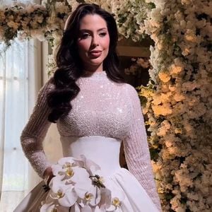 Laís Caldas escolheu um vestido de noiva luxuoso