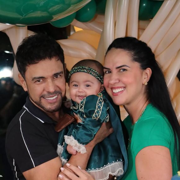 Zezé Di Camargo e Graciele celebram o mesversário em clima familiar e descontraído