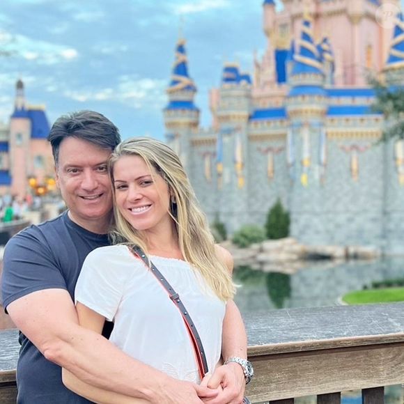 Pouca gente sabe, mas Jacqueline Brazil namora o apresentador Luiz Carlos Jr.