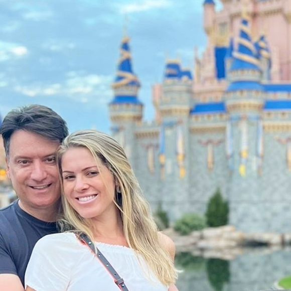 Pouca gente sabe, mas Jacqueline Brazil namora o apresentador Luiz Carlos Jr.