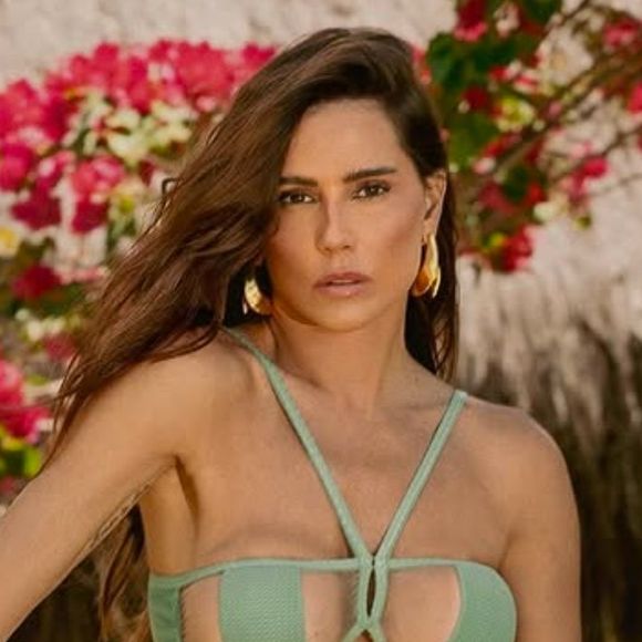 Deborah Secco combina 3 procedimentos tecnológicos e poderosos para acabar com a flacidez na barriga após a gravidez: 'Esticou muito'