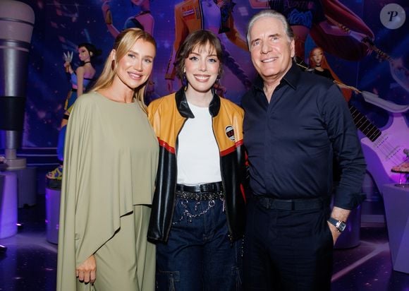 Ana Paula Siebert com Fabiana e Roberto Justus no aniversário das gêmeas Chiara e Sienna