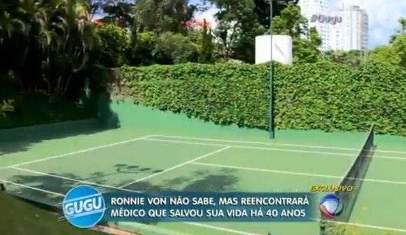 Casa de Ronnie Von: quadra de tênis é um dos atrativos de lazer do local