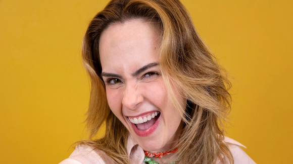 Olha ela! Descobrimos a marca das sandálias coloridas de Ana Paula Renault no 'BBB 26': elas são a cara do verão e misturam 'Sailor Moon' com tattoo old school