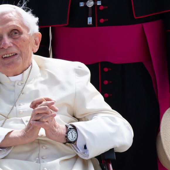 Ilze Scamparini foi curtir os desfiles das escolas de samba do Rio em 2013 quando Bento XVI renunciou ao papado