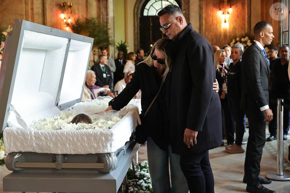 Velório de Preta Gil: Xanddy e Carla Perez foram dar o adeus à cantora no Theatro Municipal em 25 de julho de 2025