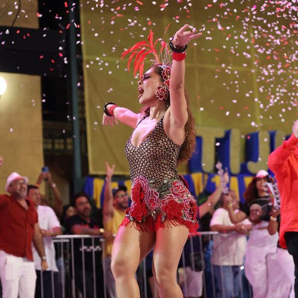 Juliana Paes retorna como rainha de bateria da Viradouro aos 46 anos