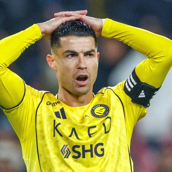 Muito além dos gols e recordes, Cristiano Ronaldo também chama atenção por hábitos curiosos que fazem parte de sua rotina há anos. Do sono dividido em ciclos às superstições antes das partidas, o craque português acumula manias que ajudam a compor sua fama de perfeccionista. Saiba quais são!
