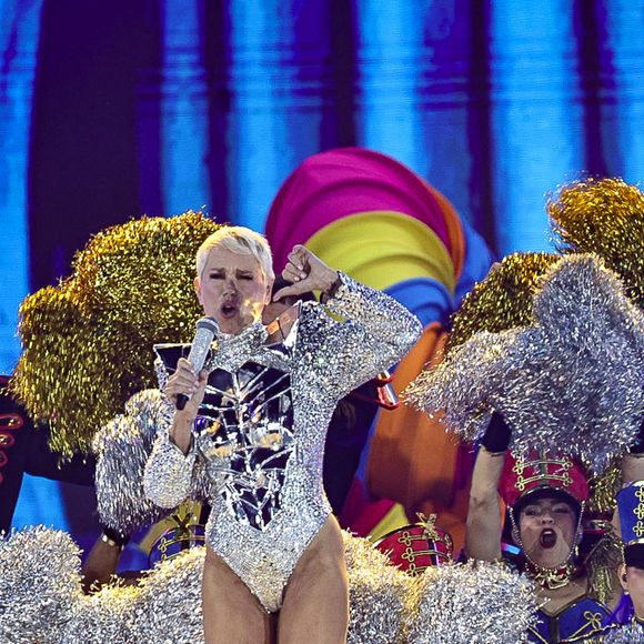 Aos 63 anos, Xuxa ironizou os comentários negativos e afirmou: "Quem não gostou continue divulgando".