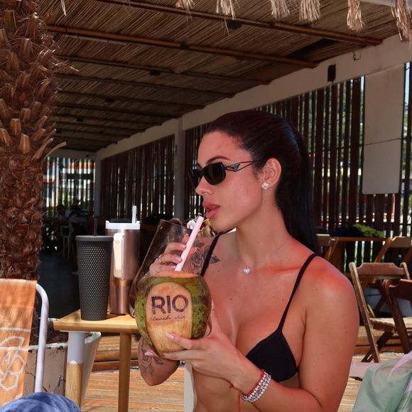 Rayane Figliuzzi, namorada de Belo, rouba a cena na web com sua boa forma