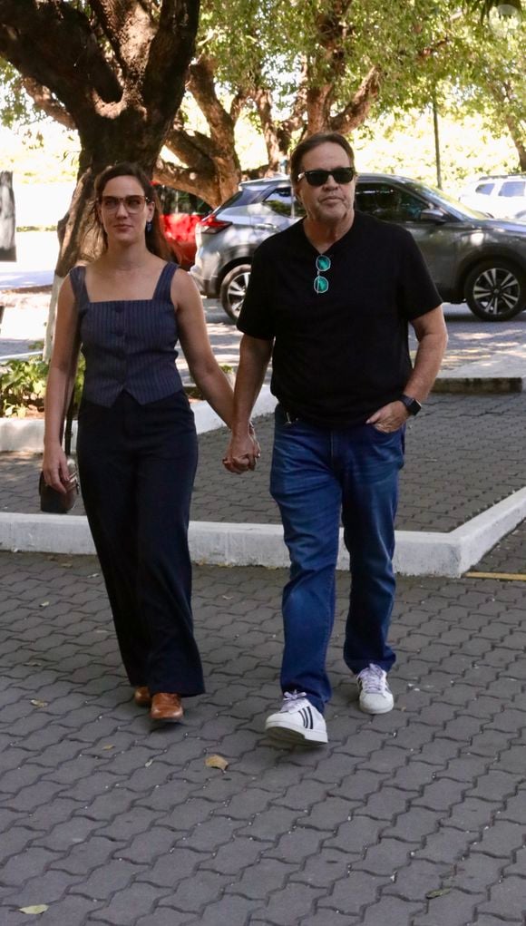Corpo de Gracindo Jr. foi velado por Adriana Birolli e o marido, o diretor Ivan Zettel
