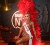 Desfile das Campeãs 2025: fazendo publi com seu look, Sabrina Sato ousou com muitas pedrarias e exibiu seu corpão