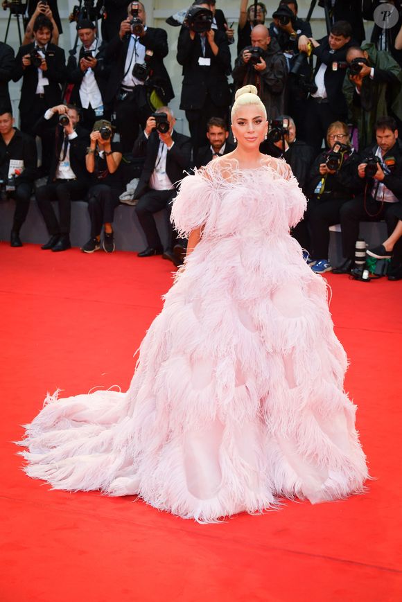 Antes e depois de Lady Gaga: 50 fotos que comprovam a evolução da moda e beleza da cantora desde 2005