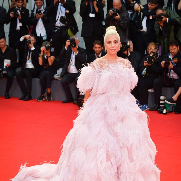 Antes e depois de Lady Gaga: 50 fotos que comprovam a evolução da moda e beleza da cantora desde 2005