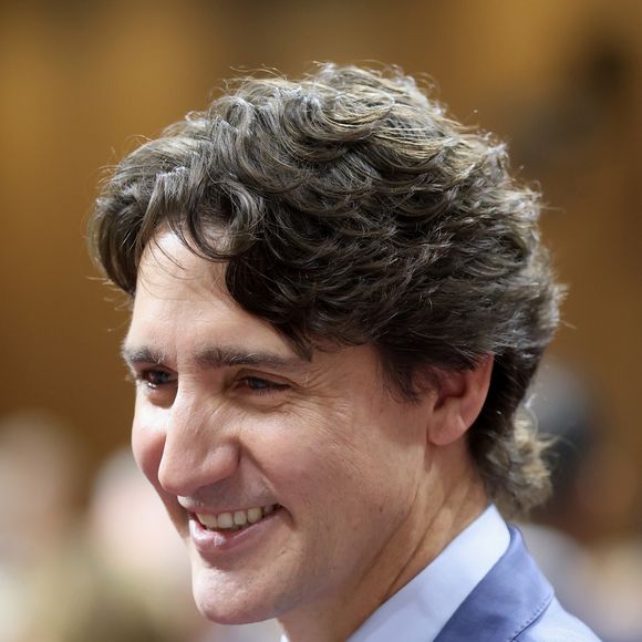 Cantora teria se encantado pelo ex-primeiro-ministro canadense por um motivo astrológico, revela jornal britânico