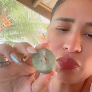 O umbu tem apenas 37 calorias, sendo ótimo aliado para quem busca perder peso com uma alimentação leve e equilibrada