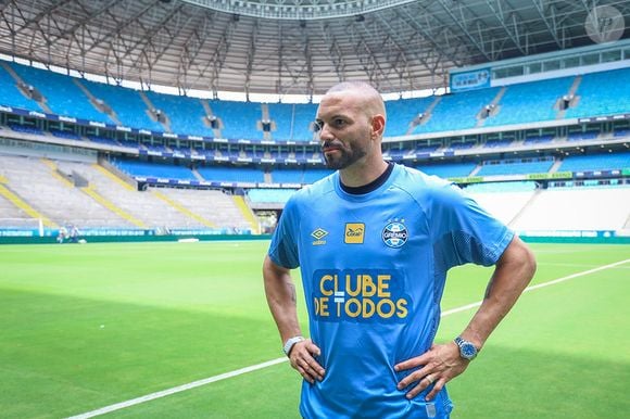 Goleiro reserva do Brasil na Copa 2026, Weverton tem mansão de 700m² em Alphaville, em São Paulo