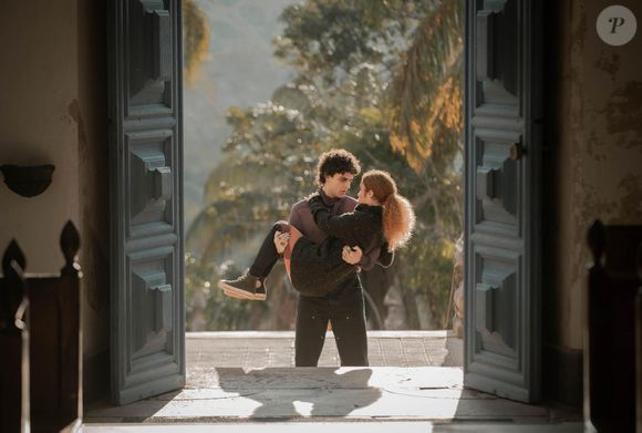 Letícia Vieira e Pedro Alves na série 'Vermelho Sangue'