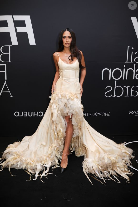 FFW Brasil Fashion Awards 2026: deslumbrante, Silvia Braz apareceu com um vestido acinturado com saia volumosa, estilo noiva