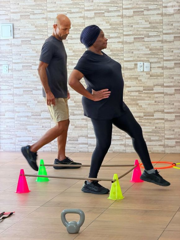 Nas redes sociais, Zezé Motta exibiu rotina fitness e mensagem de motivação