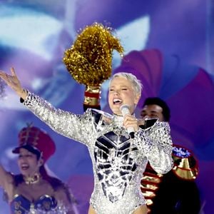 Em clima descontraído, Xuxa fez pressão, em tom de brincadeira, para que Sasha, João Lucas, Bruna Marquezine e Shawn Mendes "ajudassem" a realizar esse sonho, arrancando risadas do público.