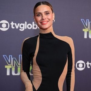 Carolina Dieckmann é Leila no remake de 'Vale Tudo'.