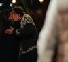 Karsu e Atilla após primeiro beijo não conseguem disfarçar que estão juntos e preocupam os capangas do bandido no capítulo da novela 'Coração de Mãe' de segunda-feira 6 de abril de 2026