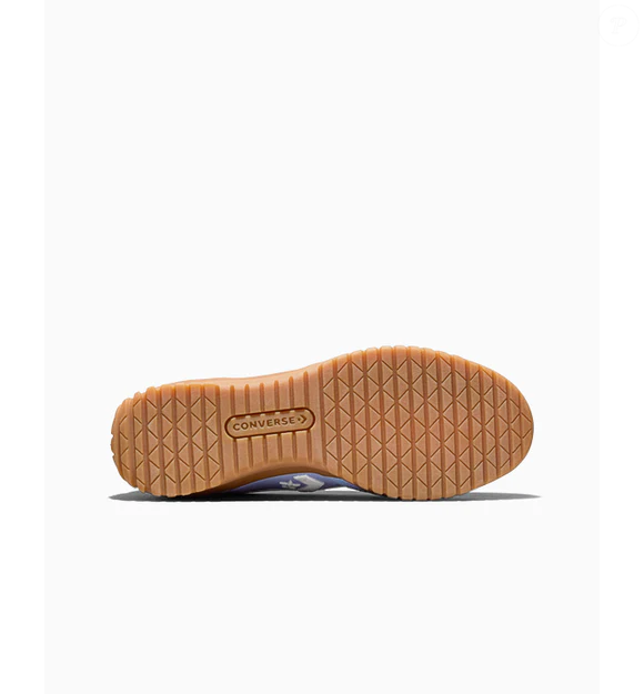 O conforto é um dos grandes destaques do Converse Run Star Trainer Ballet Flat feminino. O modelo conta com palmilha de espuma viscoelástica de três camadas, desenvolvida para oferecer amortecimento e adaptação ao formato dos pés