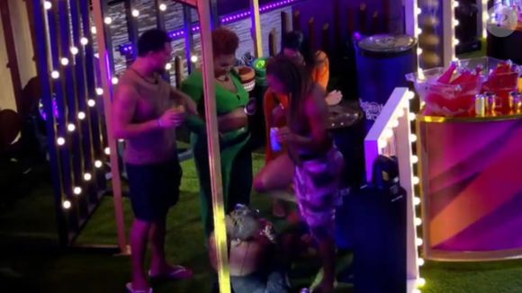 Thamiris e Aline deram beijo no 'BBB 25', mas web se frustrou: 'Era só isso?'