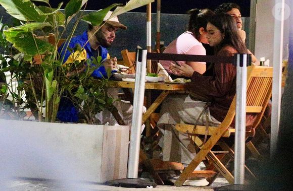 Francisco Gil e Alane Dias aproveitaram momento a dois em São Conrado, bairro da Zona Sul do Rio de Janeiro