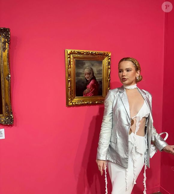 Fotos do novo affair de Dado Dolabella, Marcela Tomaszewski comprovam que modelo adora visitar museus