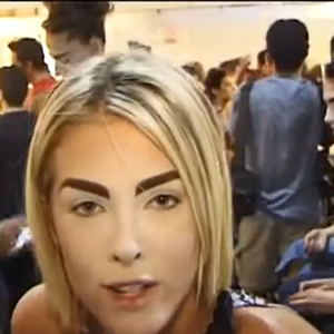 2002 - Ana Hickmann consolidava sua carreira como modelo internacional de sucesso, vivendo nos Estados Unidos