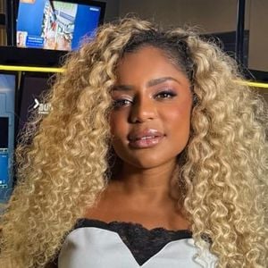 “Fique em paz para quem gosta de mim. É nas mãos de Deus e na boca do povo. Tô de férias, está tudo sendo resolvido”, declarou