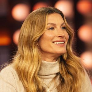 "Encontrei um chá de dente-de-leão que não tem cafeína e é um ótimo substituto. Além de ser delicioso, não me deixa agitada. Eu adoro!", escreveu Gisele Bündchen em seu livro mais recente