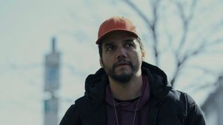 Se você misturar 'Brooklyn Nine-Nine' e 'Breaking Bad' no liquidificador, o resultado é este thriller viciante baseado em um livro que prende a atenção