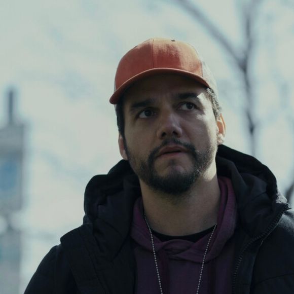 Se você misturar 'Brooklyn Nine-Nine' e 'Breaking Bad' no liquidificador, o resultado é este thriller viciante com Wagner Moura baseado em um livro de sucesso