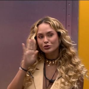 Além do jogo, a aparência de Sarah vira assunto nas redes: a transição capilar após 18 anos de alisamento chama atenção do público