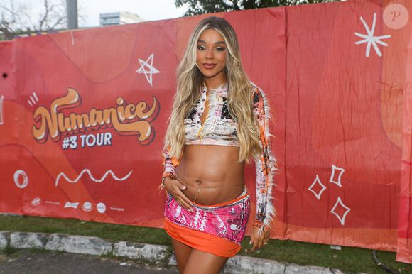 Brunna Gonçalves, grávida de Ludmilla, se emocionou com presente da esposa