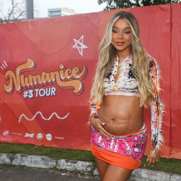 Brunna Gonçalves, grávida de Ludmilla, se emocionou com presente da esposa
