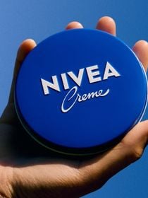 Vladimir Sánchez, químico: ‘O creme Nivea da latinha azul cria uma camada protetora na pele que impede a saída da umidade, mas isso faz com que ela não transpire e pode causar problemas em algumas pessoas’