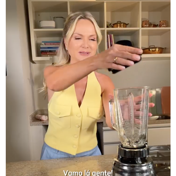 A receita não leva farinha de trigo, é feita com amido de milho, creme de leite, ovos, açúcar, sal e fermento químico